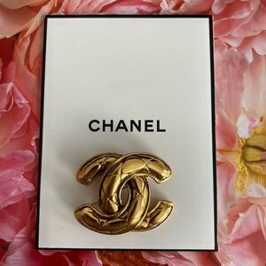 Chanel Gold Brooch xl quilted iconic